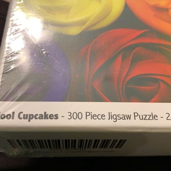 300 piece cupcakes puzzle - Picture 2 of 5